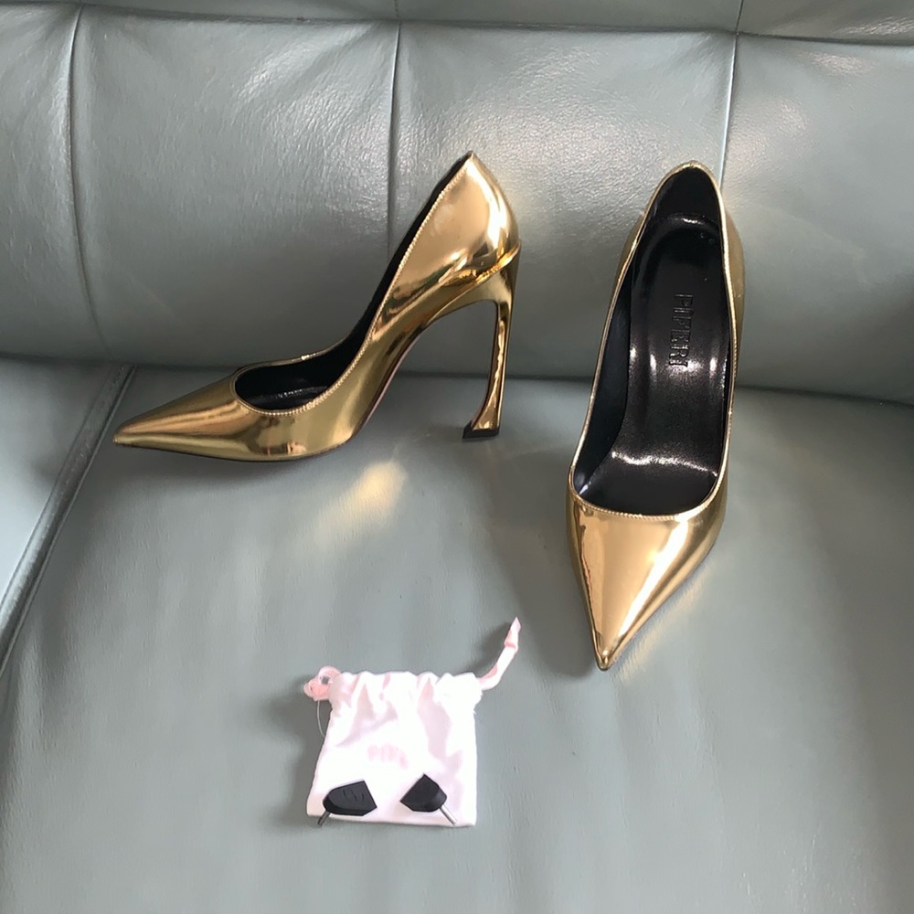 Piferi NWT  Avangarda Pointed Toe Pump